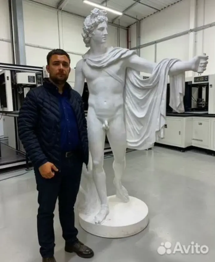 Большая классическая скульптура напечатана на 3D-принтере